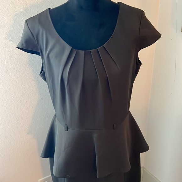 Olivia‎ Matthews Sz 12 brown cap sleeve ruffle  waist  silhouette dress - Picture 2 of 8